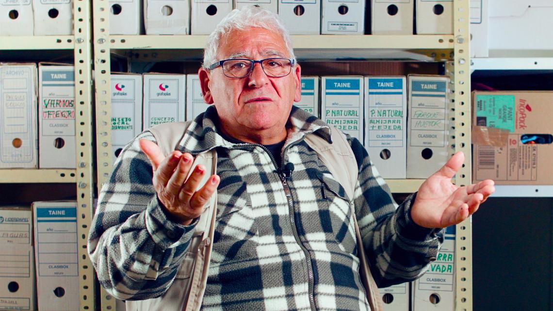Javier Egea forma parte del movimiento ecologista desde los años 70. Su generosidad y entrega como militante de base, así como el amplio conocimiento del medio ambiente y sus problemáticas a lo largo y ancho de la provincia de Granada son una auténtica guía para uso de jóvenes generaciones.  Hablamos con él sobre Sierra Nevada y los conflictos sobre el agua, la renaturalización del Río Genil o la presión de la ganadería industrial en la provincia, profundizando en los peligros que acechan al territorio.  Javier es maestro jubilado y miembro de Ecologistas en Acción.